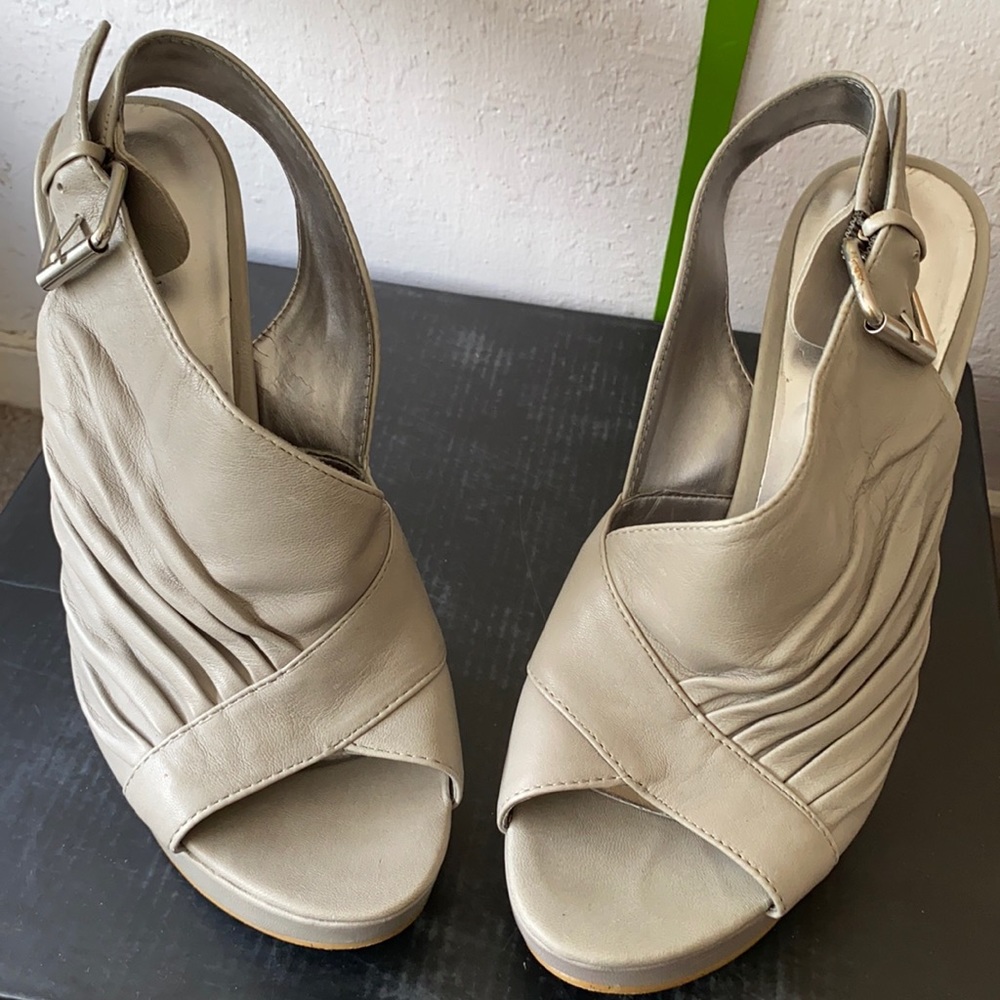 Nine West Ramone Gray leather platform sling back size 6
